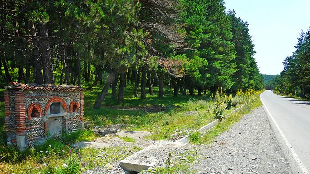 Тианети неподалёку